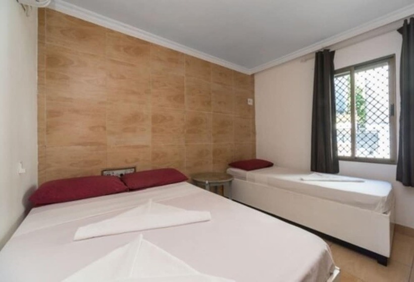 غرفة قياسية ثلاثية, Pousada Da Praia