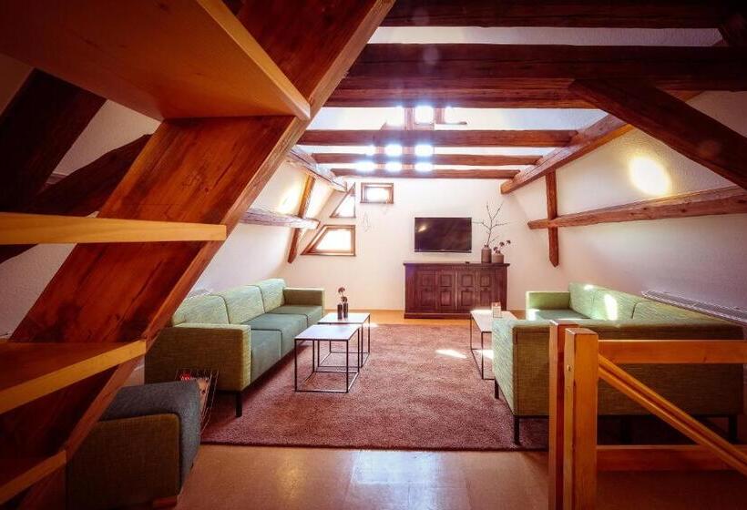 Дом 4 Спальни, Romantik Schlossgut Auerstedt