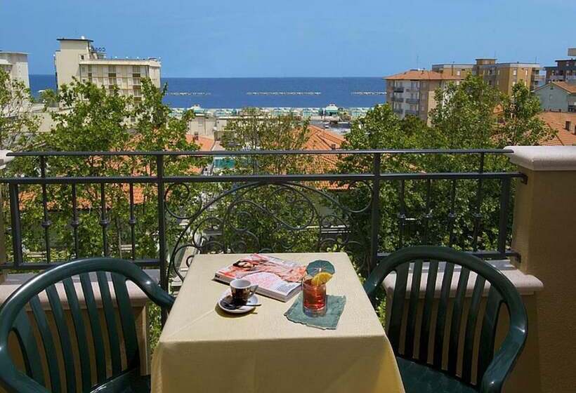 חדר קומפורט לשלושה, Savoia