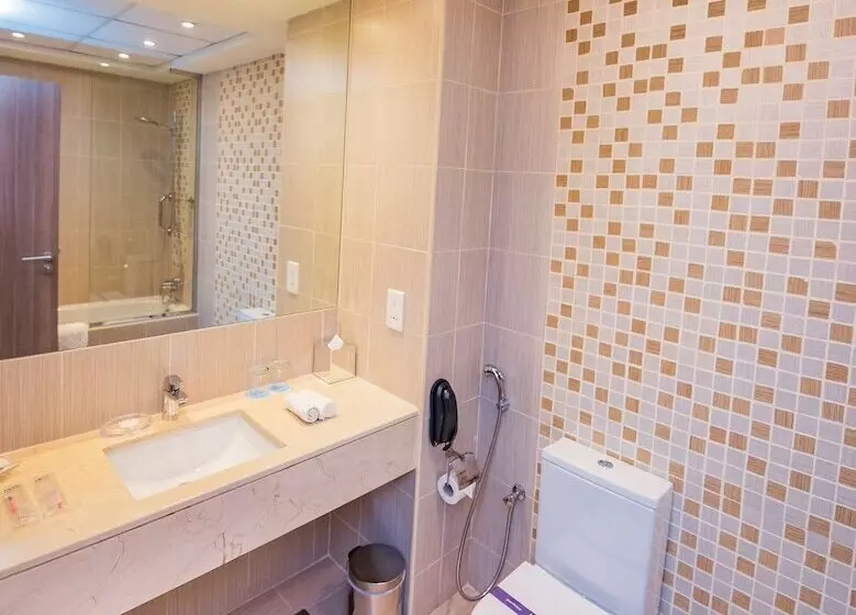 سوییت جونیور, Mena Plaza Hotel Albarsha At The Mall