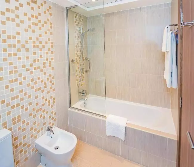 سوئیت پرزیدنت, Mena Plaza Hotel Albarsha At The Mall