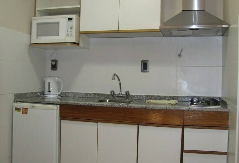 דירת חדר, Tunkelén Apart