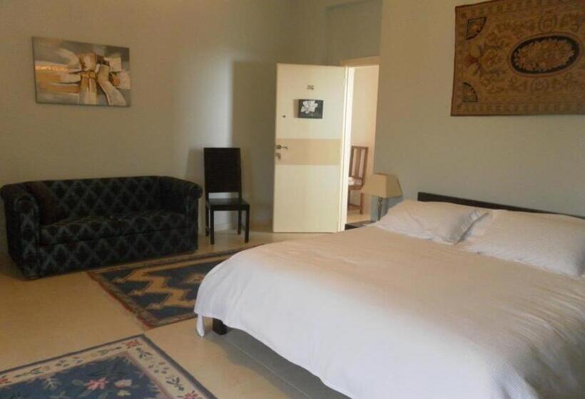 سوییت جونیور, Beit El Kroum Boutique