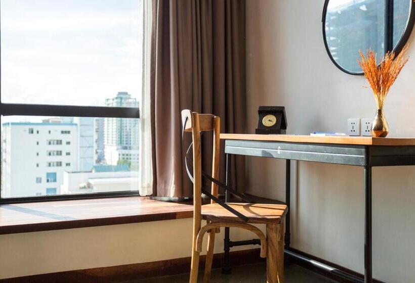 חדר דלוקס, Sim Boutique