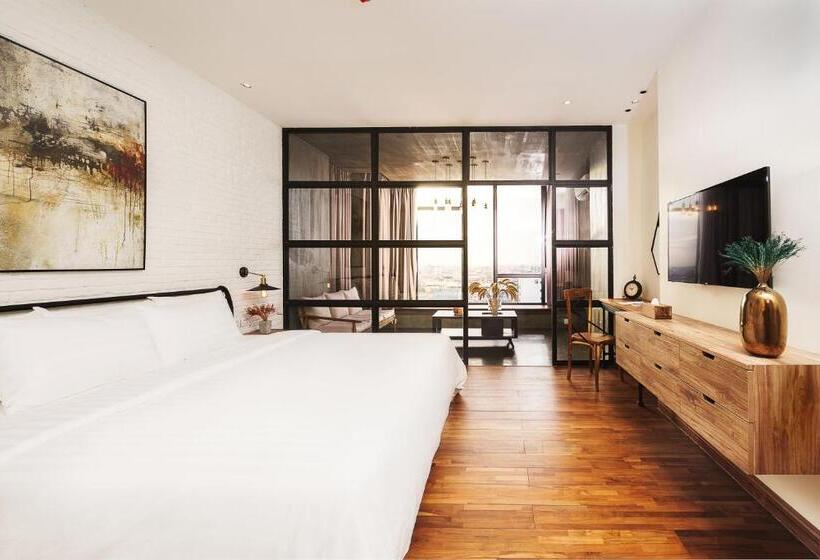 מיטת קינג בסוויטה, Sim Boutique