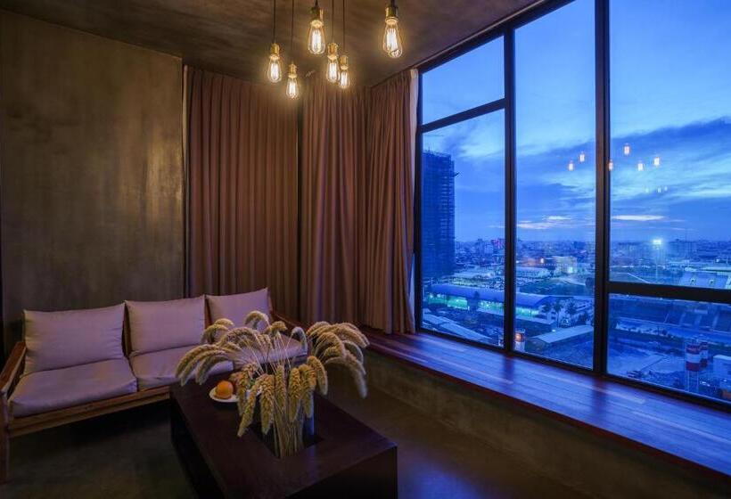 מיטת קינג בסוויטה, Sim Boutique