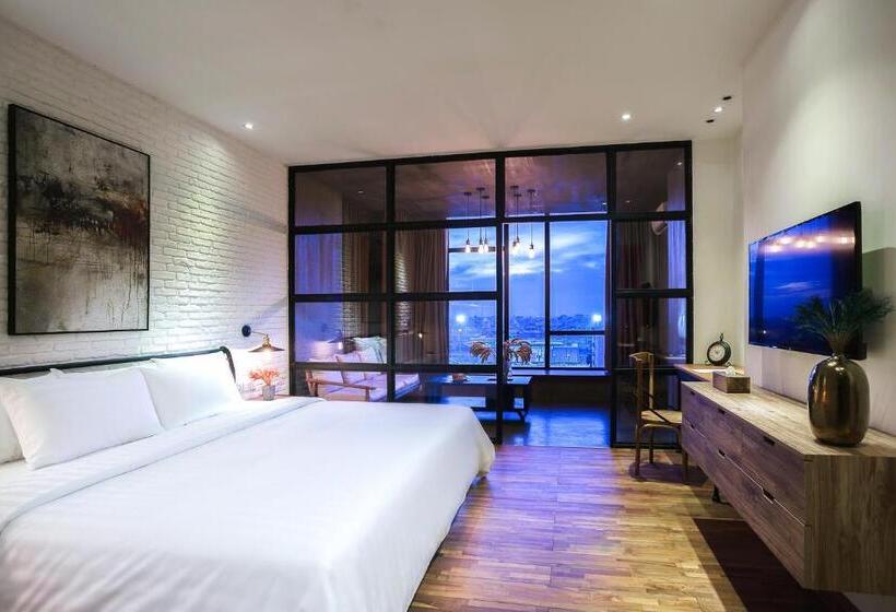 מיטת קינג בסוויטה, Sim Boutique