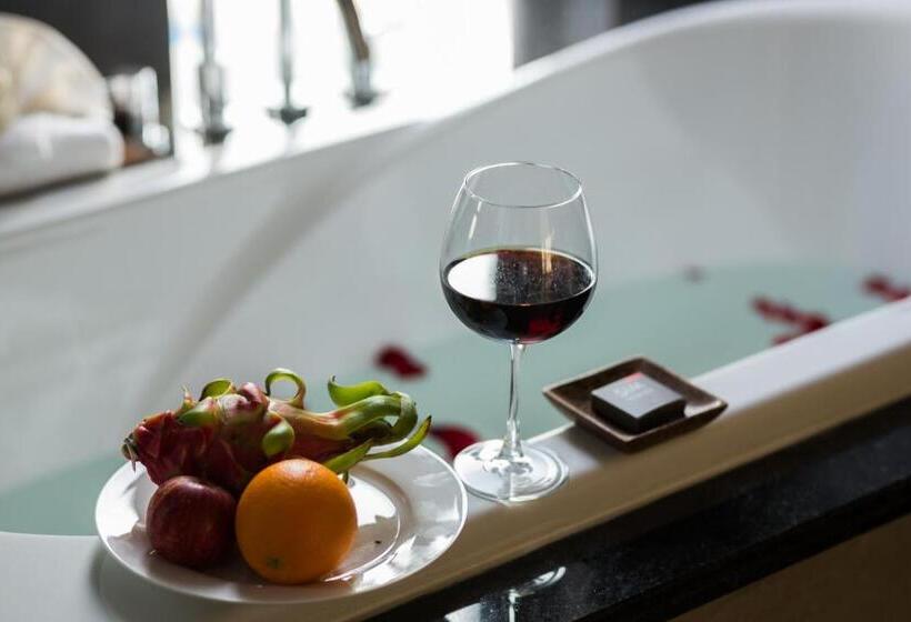 סוויטה, Sim Boutique