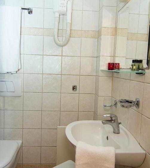 اتاق استاندارد, Stoupa