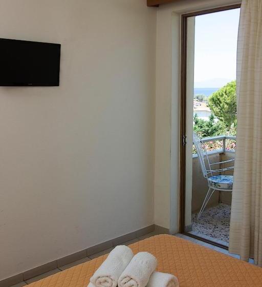 اتاق استاندارد, Stoupa