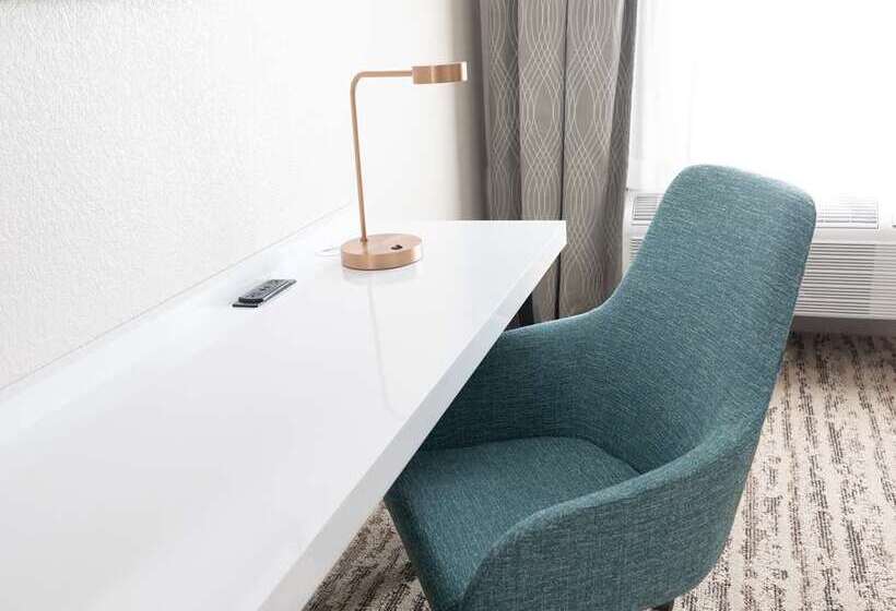 Camera Standard Letto King, Tru By Hilton Cedar Rapids Westdale