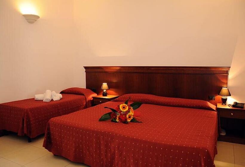 Номер Стандарт Трехместный, Agri Hotel Conte Salentino
