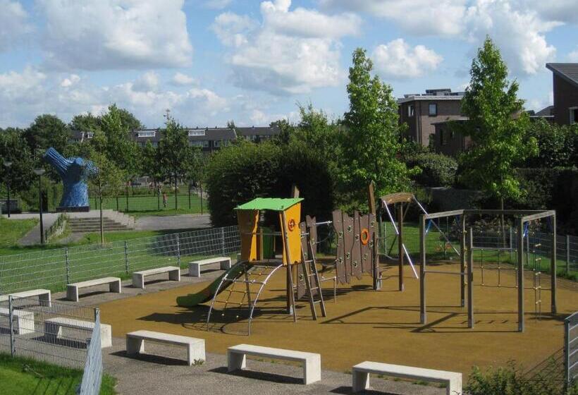 Escritório Estándar, Quarenta Studio