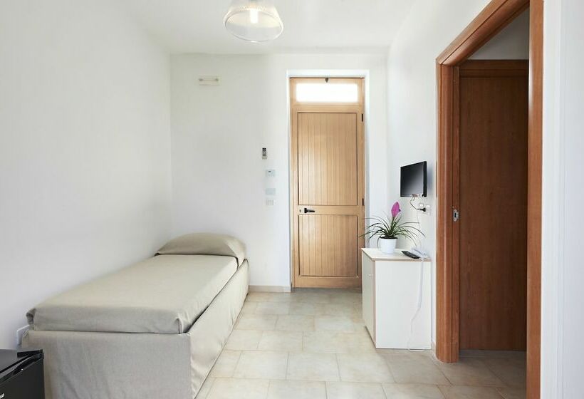 חדר משפחתי, Alba Azzurra