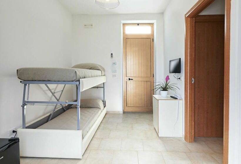 חדר משפחתי, Alba Azzurra