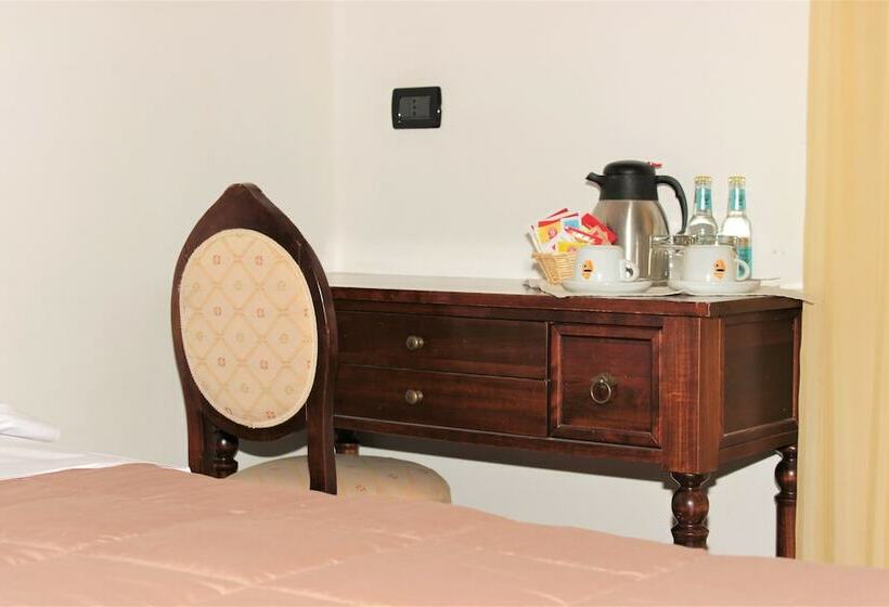스탠다드 트리플 룸, Albergo Navene