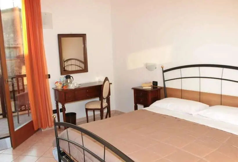 اتاق استاندارد سه نفره, Albergo Navene