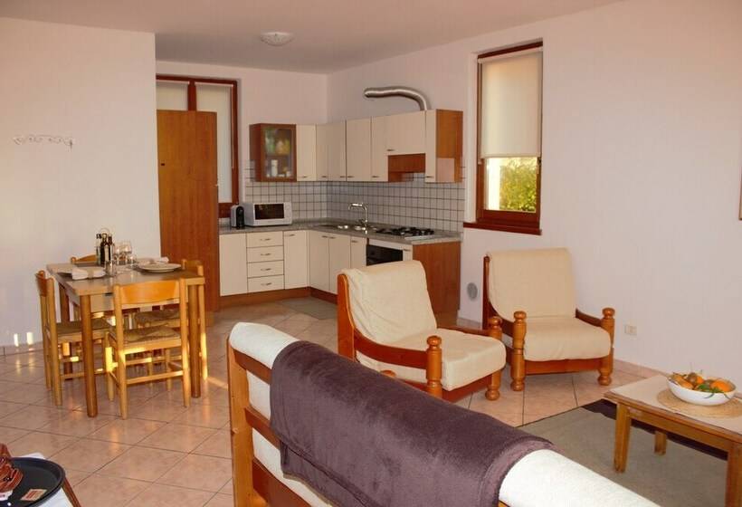 침실 1개 아파트, Albergo Navene