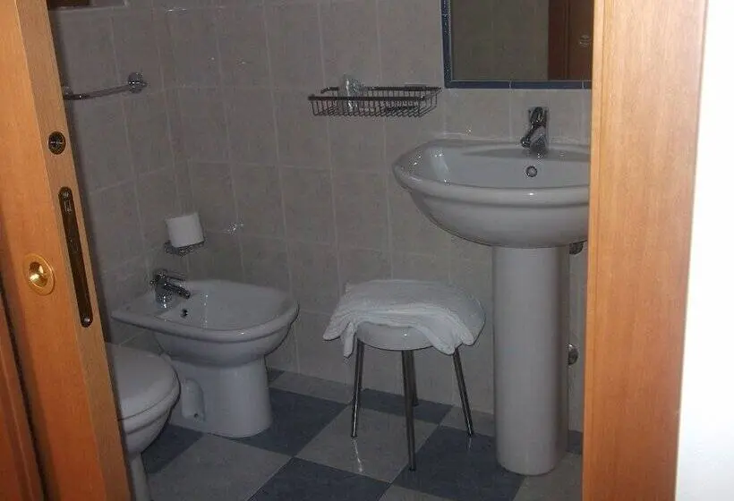 اتاق استاندارد سه نفره, Albergo Navene