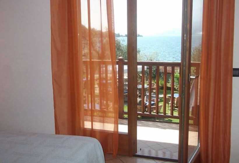 스탠다드 트리플 룸, Albergo Navene