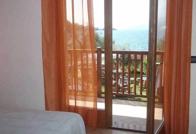 اتاق استاندارد سه نفره, Albergo Navene