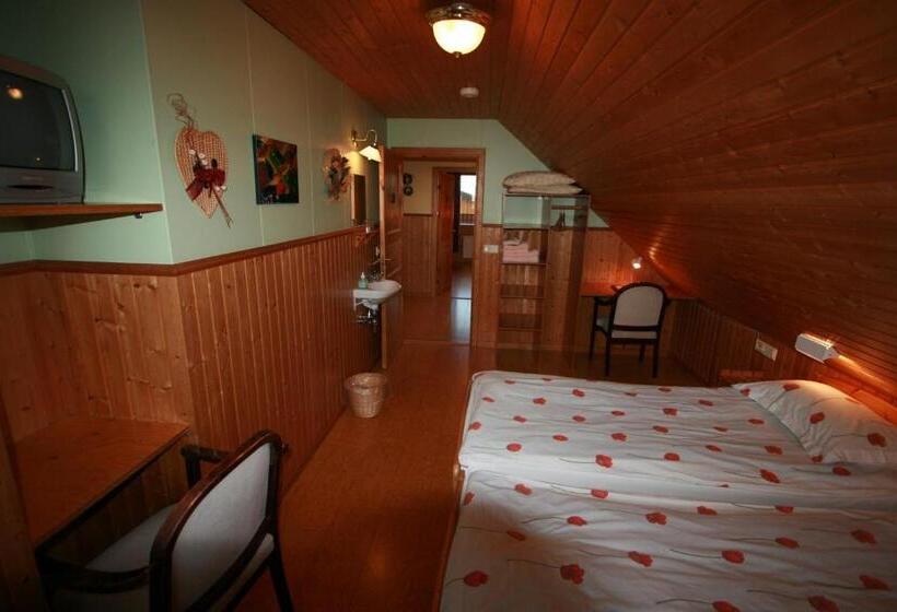 اتاق استاندارد با سرویس بهداشتی مشترک, Arnanes Country