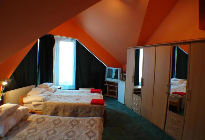 غرفة قياسية رباعية, Galcsik Fogadó