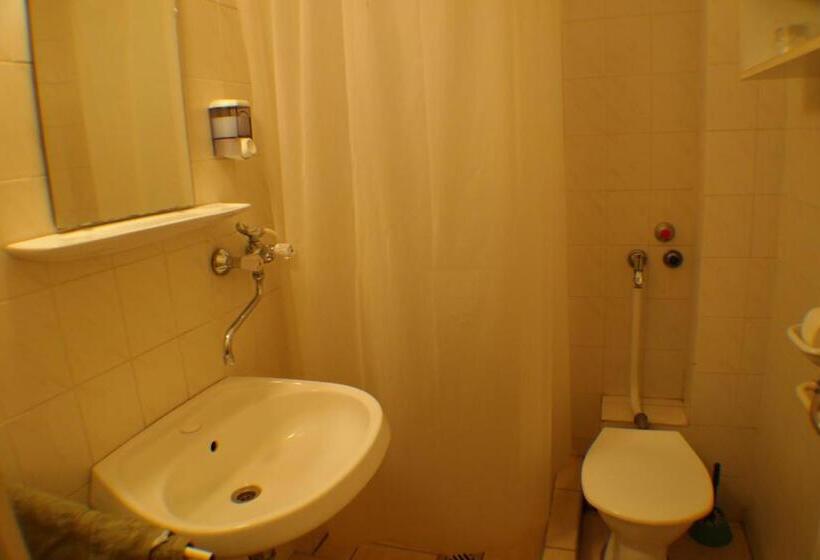 غرفة قياسية رباعية, Galcsik Fogadó