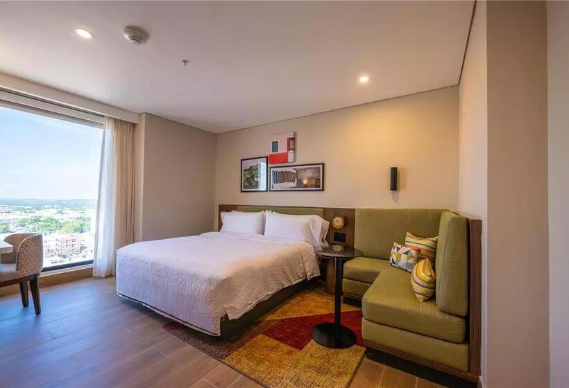 Standard-huone King-vuode, Hampton By Hilton Dubai Al Seef