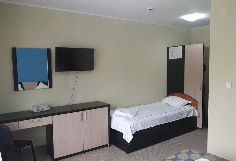 חדר סטנדרט לשלושה, Iri