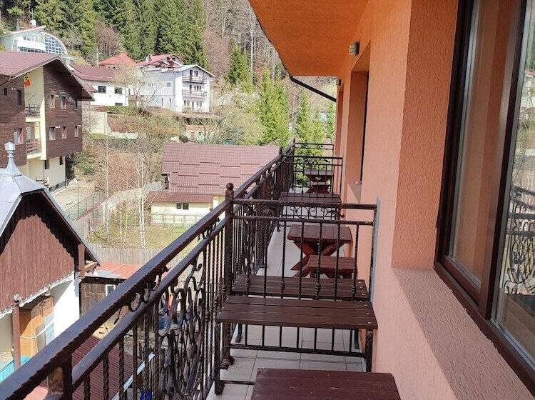 חדר סופריור לשלושה, Iri