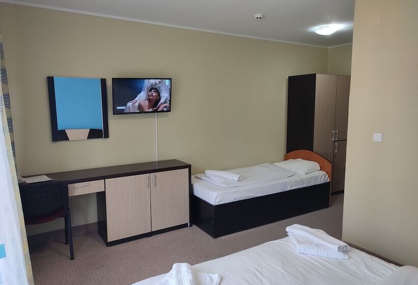 חדר סופריור לשלושה, Iri