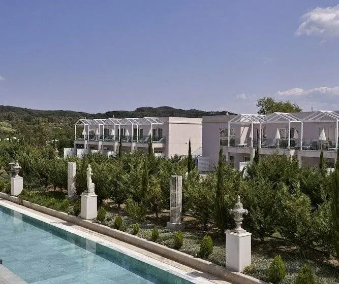 اتاق سوپریور با چشم‌انداز استخر, Sandy Villas Resort