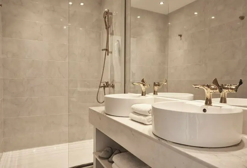 اتاق سوپریور با چشم‌انداز استخر, Sandy Villas Resort
