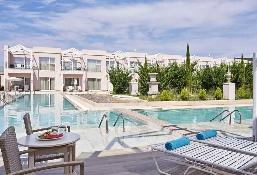 اتاق سوپریور با چشم‌انداز استخر, Sandy Villas Resort