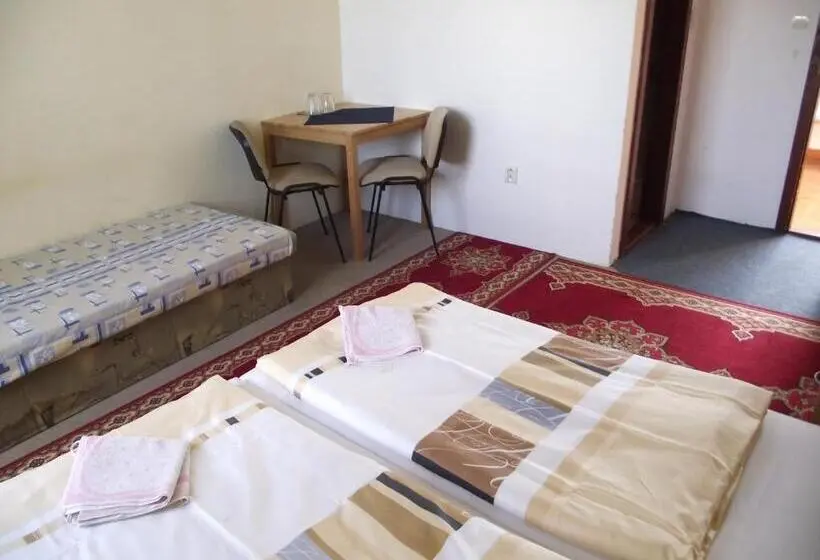 اتاق استاندارد سه نفره, Penzión Slávia