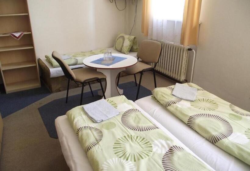 标准三人间, Penzión Slávia