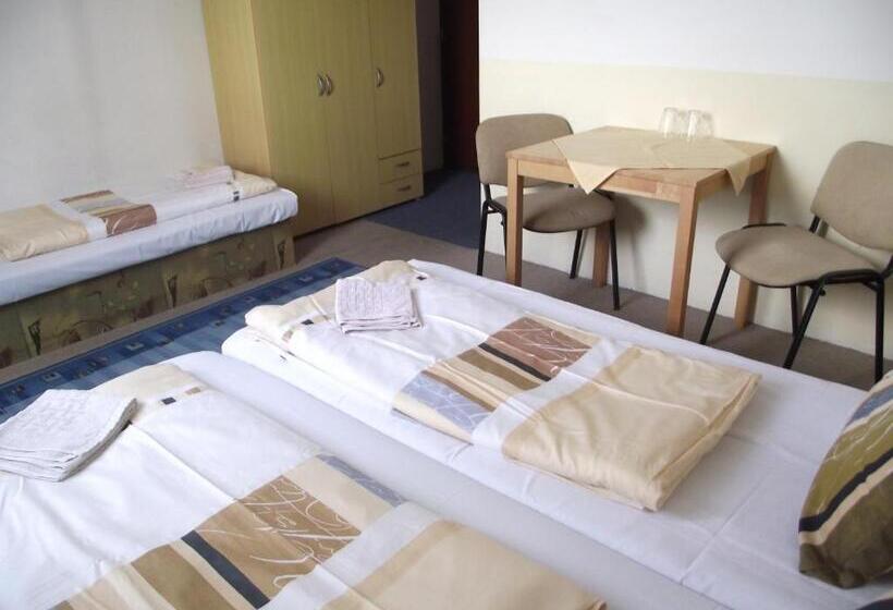 标准三人间, Penzión Slávia