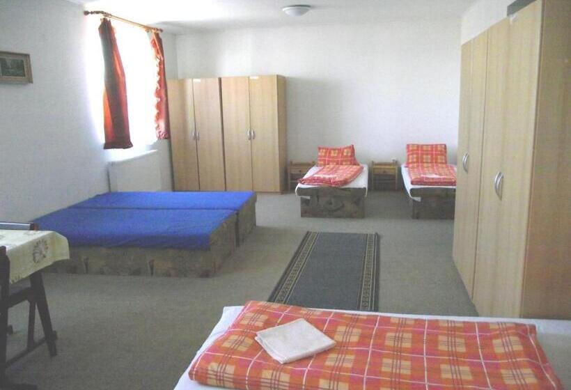 5人标间, Penzión Slávia