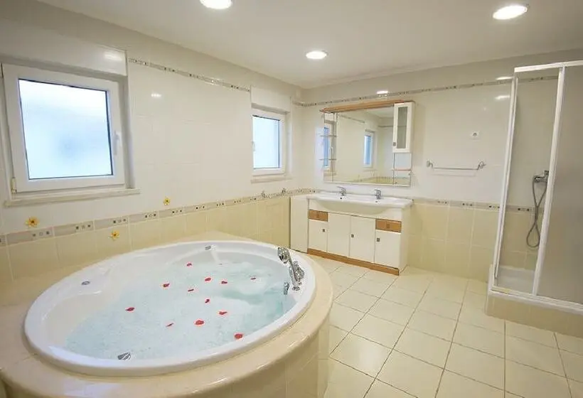 ハイドロマッサージバス付きスイート, Milfontes Guest House Duna Parque Resorts & Hotels