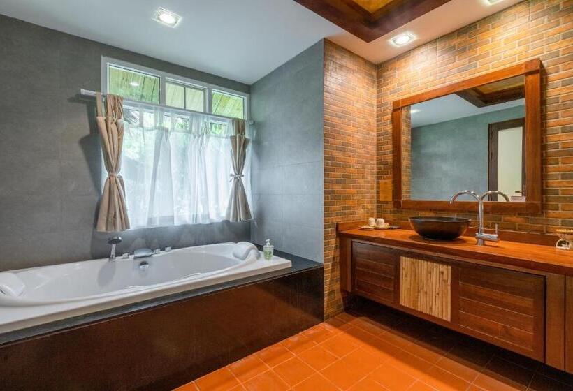 バルコニー付きデラックスルーム, Ban Sainai Resort Sha Extra Plus Aonang S Green Resort