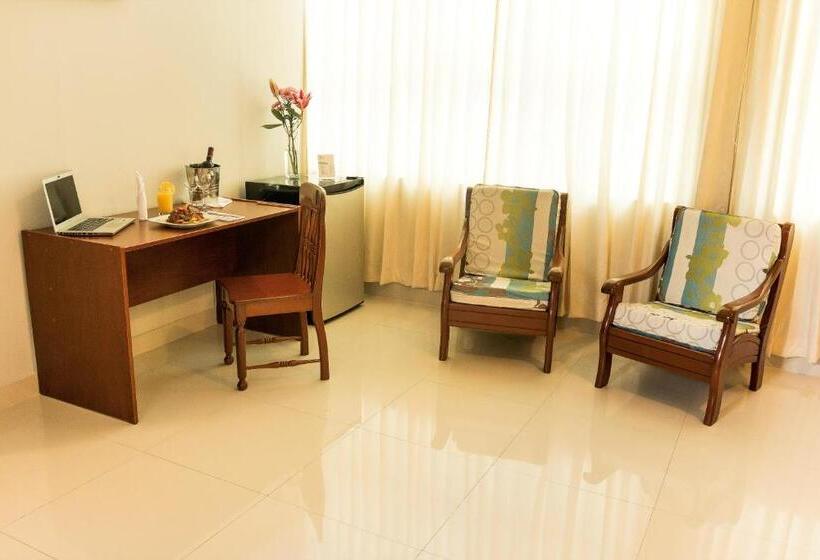 اتاق لوکس, Cumbaza Hotel & Convenciones