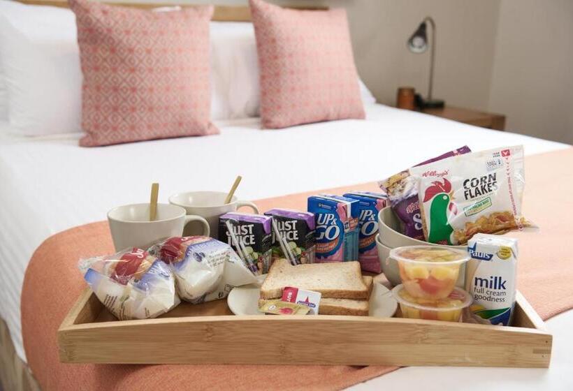 2 베드룸 인테리어 아파트, Airport Apartments By Vetroblu