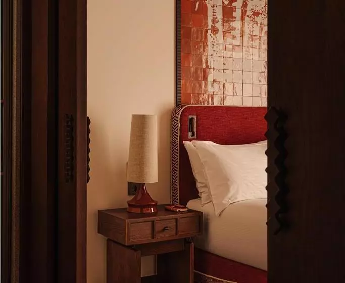 Suite King Bed