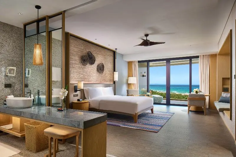 キングサイズベッドのスタンダードルーム, Crowne Plaza Sanya Haitang Bay Resort, An Ihg
