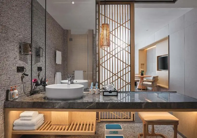 オーシャンビュースタンダードルームバルコニー付き, Crowne Plaza Sanya Haitang Bay Resort, An Ihg