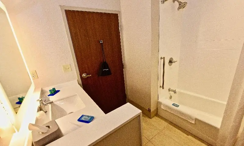 身障者適用スイートルーム, Holiday Inn Express & Suites   Perryville I 55, An Ihg