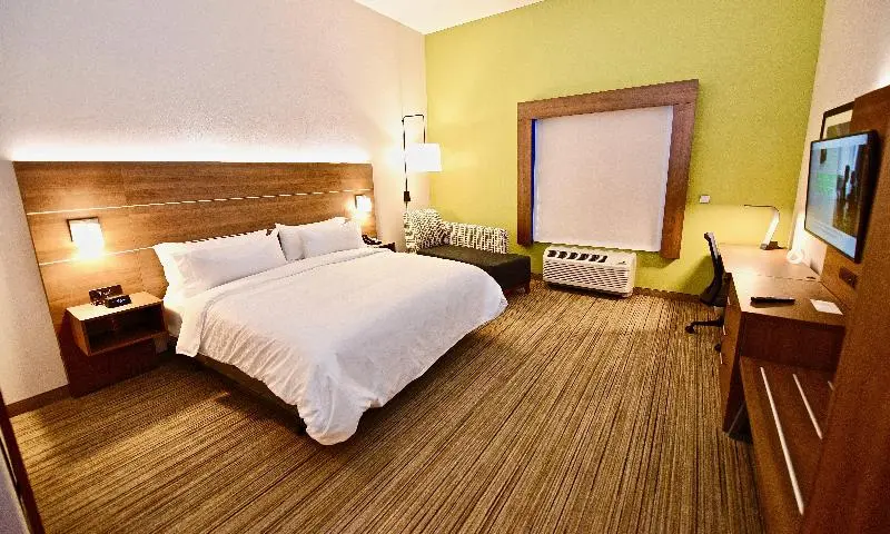 身障者適用キングサイズベッドルーム, Holiday Inn Express & Suites   Perryville I 55, An Ihg
