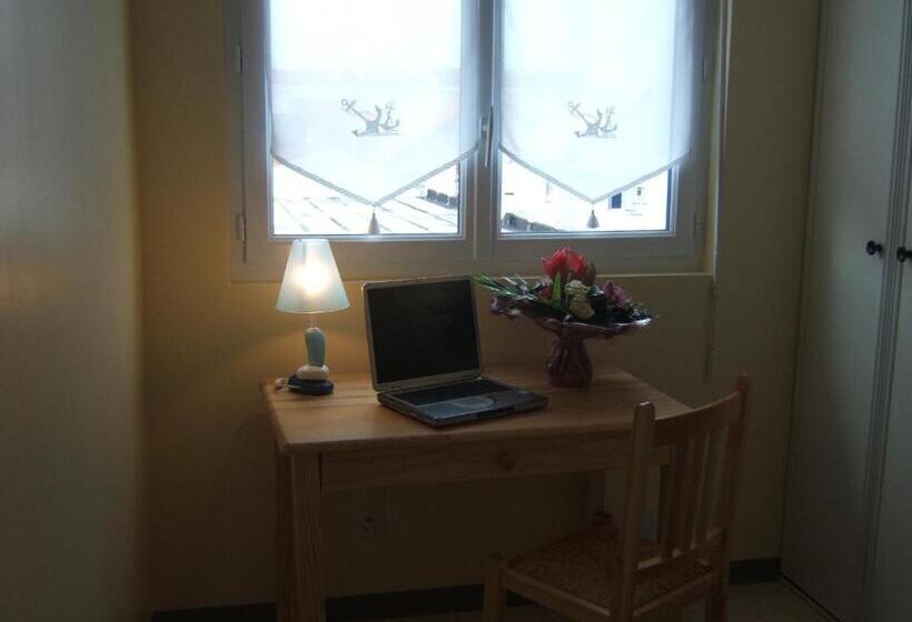 غرفة قياسية ثلاثية, Hôtel De L'océan