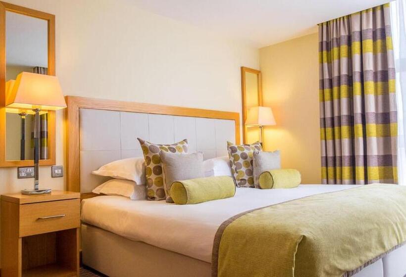 キングサイズベッドのスーペリアルーム, The Grand